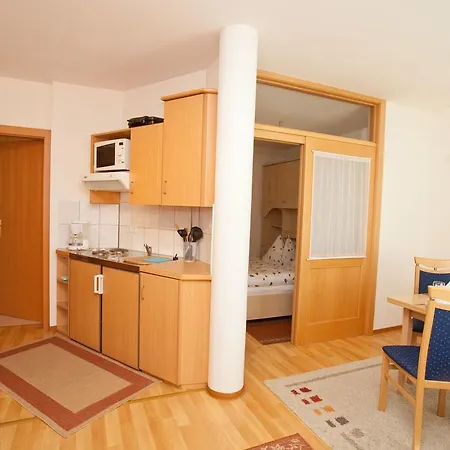 Familiengaestehaus Ingrid Apartmán